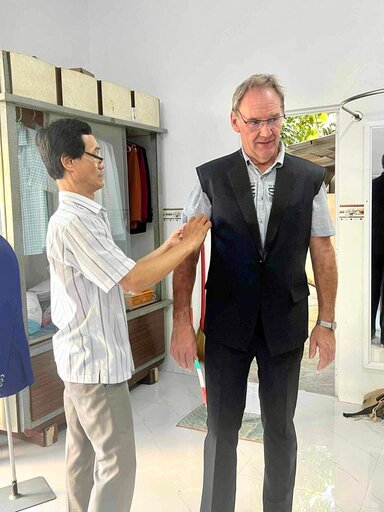 Xem ảnh  của khách hàng - Anh Tailor